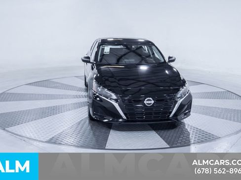 Used 2025 Nissan Altima 2.5 SV FWD image 15