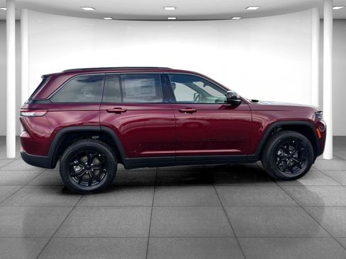 New 2026 Jeep Grand Cherokee 4WD image 8