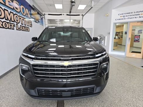 Used 2026 Chevrolet Traverse LT AWD/4WD image 2