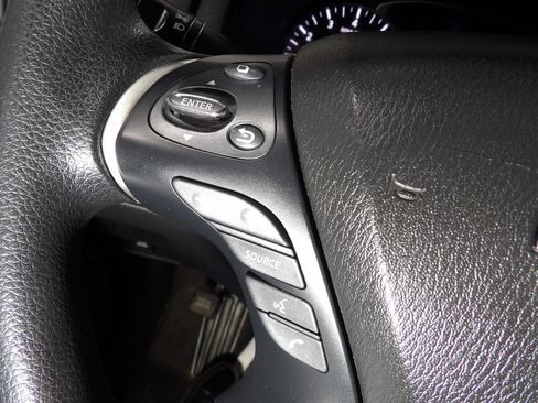 Used 2020 Nissan Pathfinder S FWD image 22