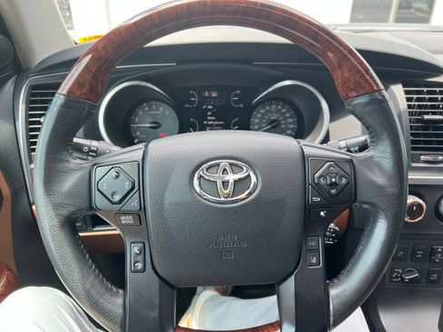 Used 2022 Toyota Sequoia Platinum AWD/4WD image 6