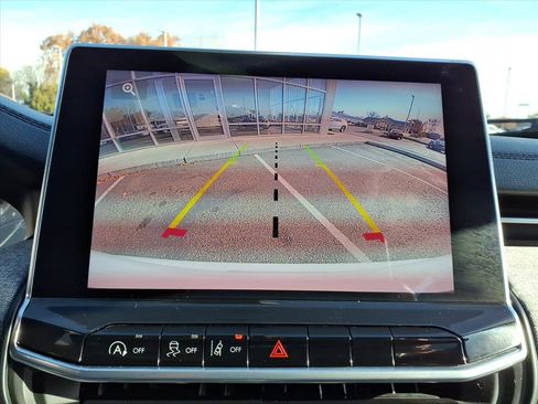 Used 2024 Jeep Compass Latitude image 17