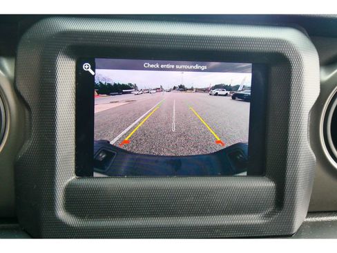 Used 2022 Jeep Gladiator Sport image 23