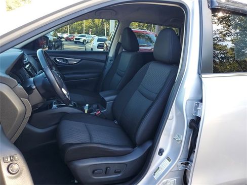 Used 2019 Nissan Rogue SV image 15