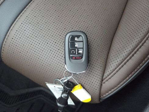 Used 2025 Honda Pilot Elite image 40