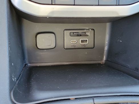 Certified 2023 GMC Acadia SLE image 29