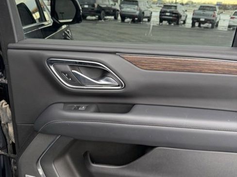 Used 2022 Chevrolet Suburban High Country image 18