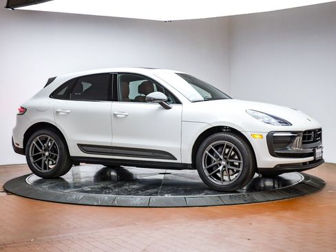 Used 2025 Porsche Macan Turbo image 11