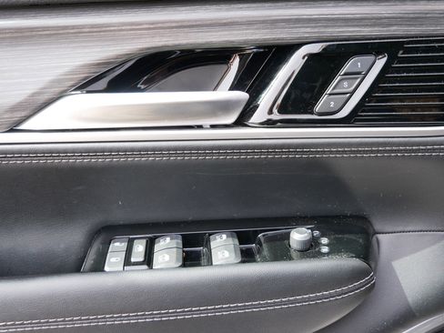 Used 2024 Jeep Wagoneer Series II w/ Convenience Group I image 9