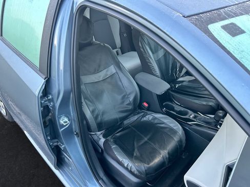 Used 2022 Toyota Corolla LE FWD image 29