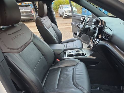 Used 2022 Ford Explorer Platinum w/ Equipment Group 601A image 10