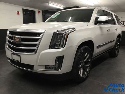 Used 2017 Cadillac Escalade Premium Luxury image 5