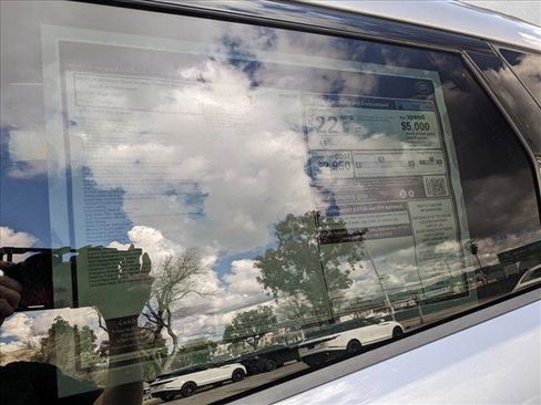 Used 2024 Land Rover Range Rover Evoque Dynamic SE image 16