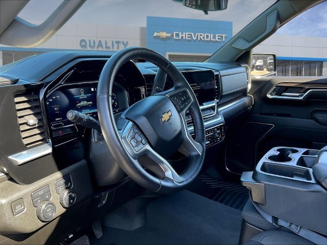 Used 2022 Chevrolet Silverado 1500 LT AWD/4WD image 19