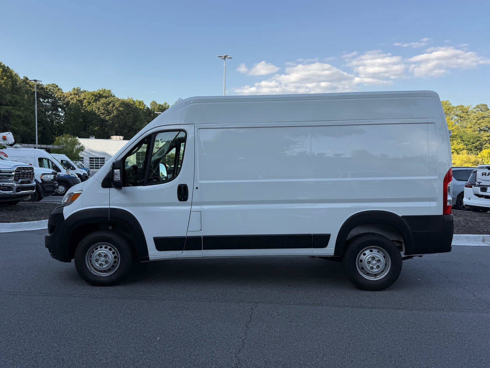 Used 2024 RAM ProMaster 2500 w/ Convenience Group FWD image 2