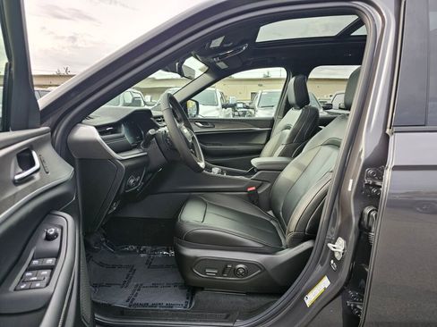 New 2025 Jeep Grand Cherokee L Limited w/ Black Appearance Package image 18