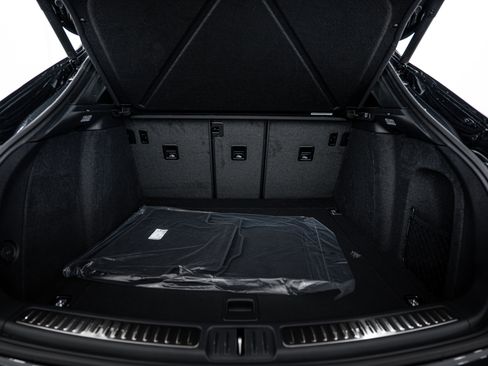 New 2026 Porsche Macan image 23