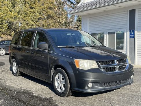 Used 2011 Dodge Grand Caravan Crew image 2