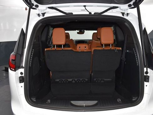 New 2026 Chrysler Pacifica Pinnacle w/ Trailer Tow Group image 36