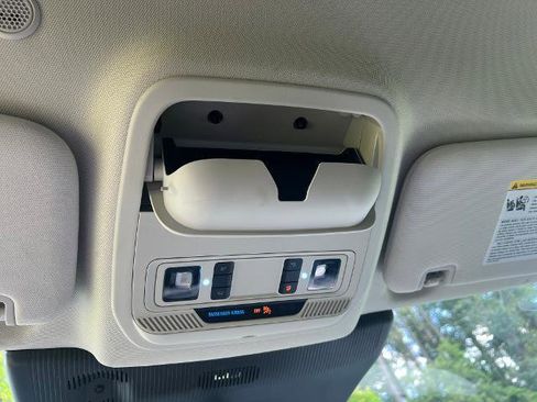 Used 2025 Ford Explorer Active image 25