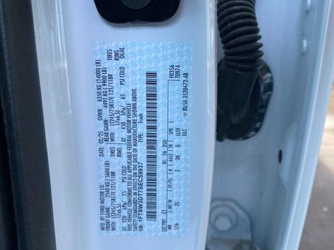 Used 2025 Ford F350 4x4 Crew Cab DRW Super Duty image 14
