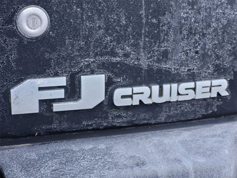 Used 2013 Toyota FJ Cruiser 4WD image 10