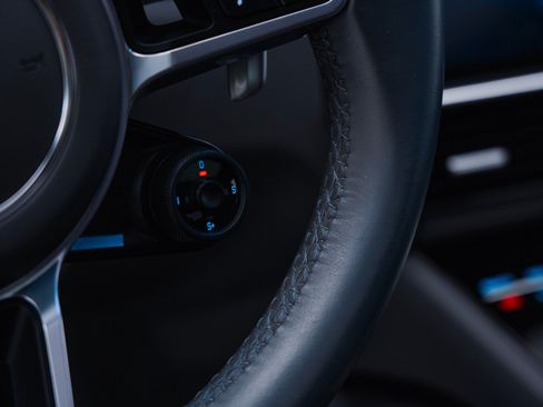 Certified 2020 Porsche Cayenne AWD/4WD image 22