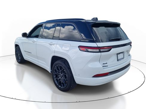 Used 2026 Jeep Grand Cherokee Summit w/ Obsidian Package AWD/4WD image 4
