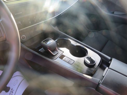 Used 2023 Nissan Rogue S image 15