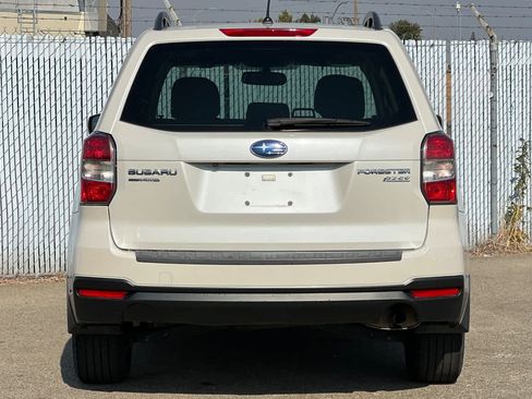 Used 2015 Subaru Forester 2.5i Premium AWD/4WD image 4
