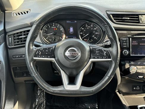 Used 2018 Nissan Rogue SV AWD/4WD image 14