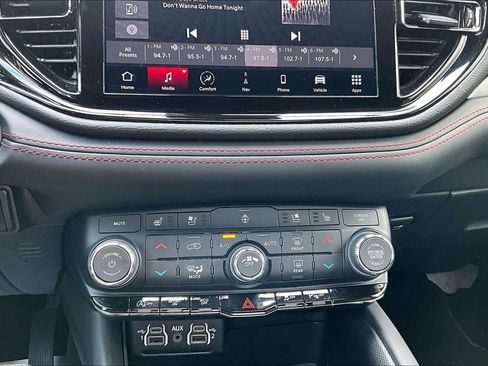 Used 2024 Dodge Durango GT AWD/4WD image 31