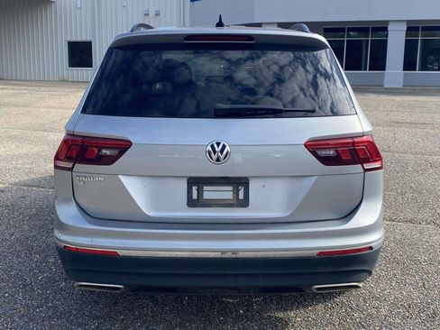 Used 2020 Volkswagen Tiguan SE w/ Panoramic Sunroof Package image 6