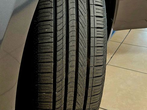 Used 2013 Toyota Avalon XLE Premium image 33