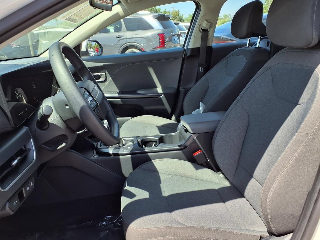Used 2025 Kia K4 FWD image 14
