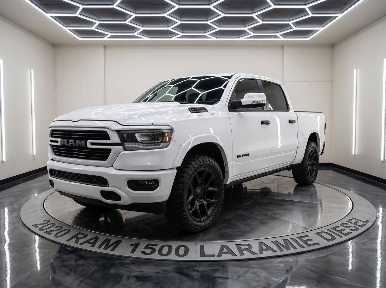 Used 2020 RAM 1500 Laramie RWD image 1