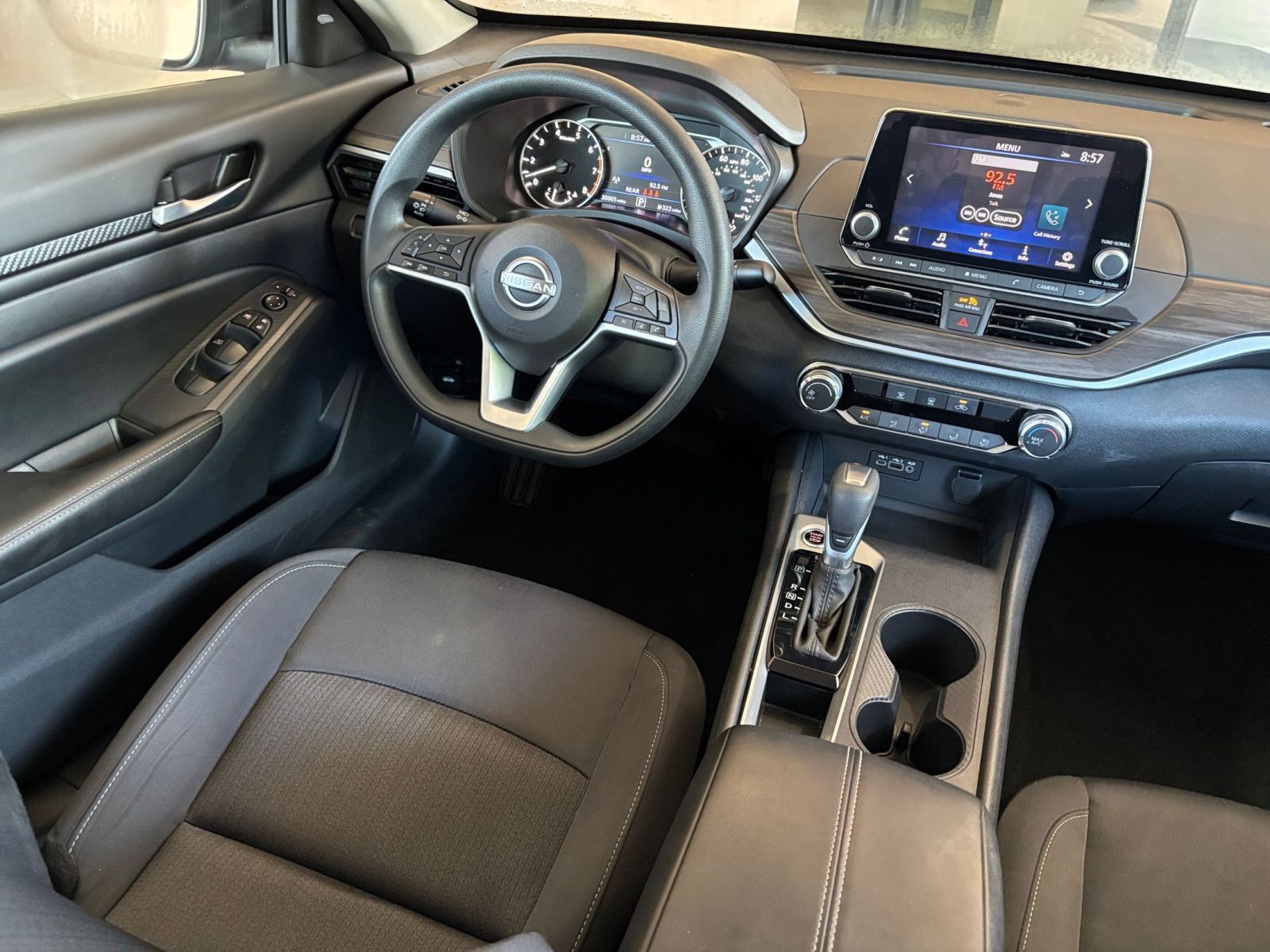 Used 2025 Nissan Altima 2.5 SV FWD image 33
