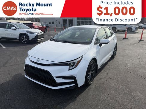 Used 2026 Toyota Corolla SE image 3