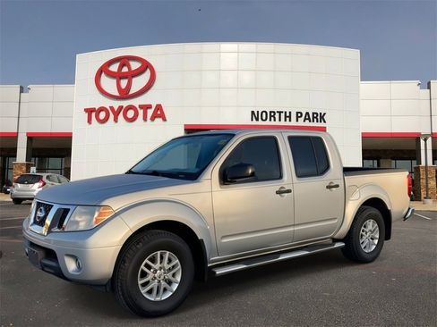 Used 2015 Nissan Frontier SV image 1
