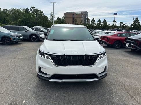 Used 2023 Kia Carnival LX FWD image 2