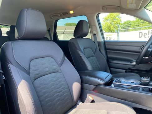 Used 2025 Nissan Pathfinder SV AWD/4WD image 17