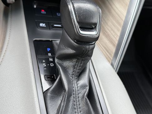 Certified 2021 Toyota Venza XLE image 21