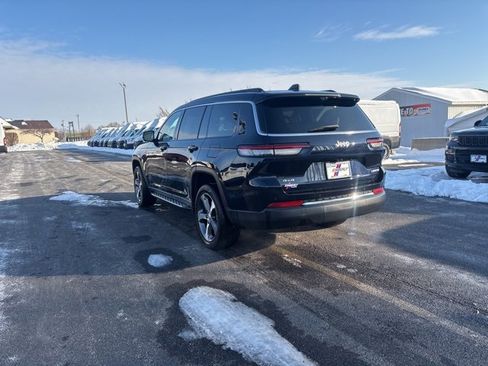 Used 2024 Jeep Grand Cherokee L Limited w/ Luxury Tech Group II image 3