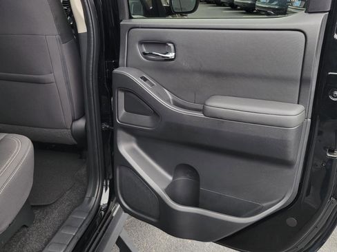 Used 2022 Nissan Frontier SV image 39