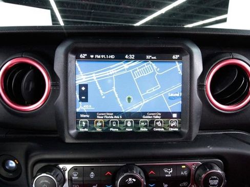 Used 2018 Jeep Wrangler Unlimited Sahara image 12