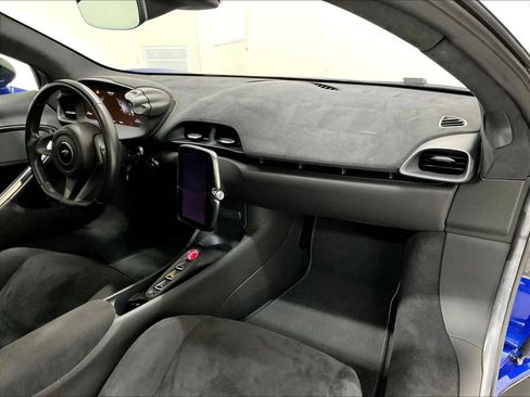 Used 2023 McLaren Artura RWD image 9