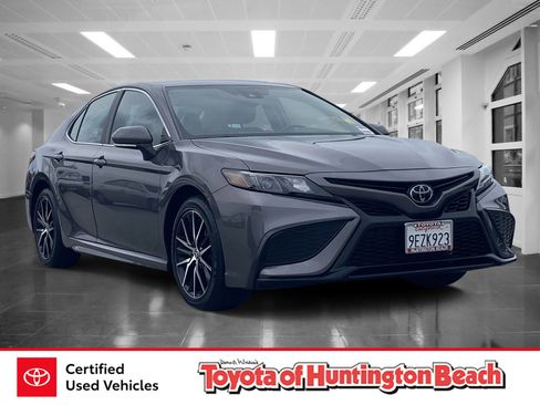 Certified 2023 Toyota Camry SE image 1
