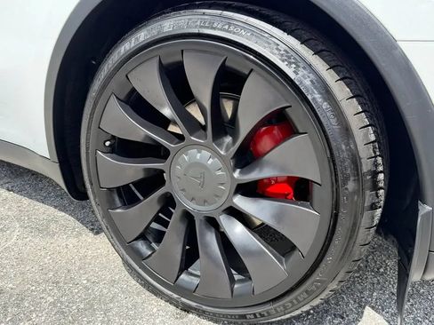 Used 2022 Tesla Model Y Performance AWD/4WD image 7
