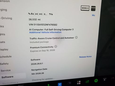 Used 2022 Tesla Model S AWD/4WD image 32