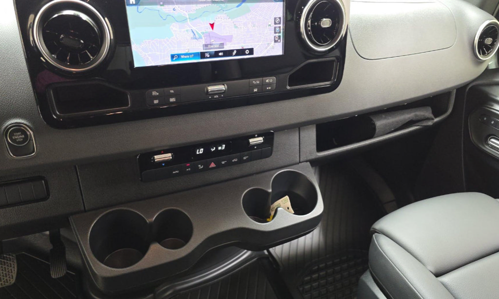 Used 2024 Mercedes-Benz Sprinter 2500 image 11